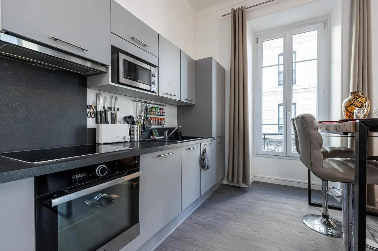 Apartment Jean Medecin Av - Large 2 Bdrs Central Ac Nice France
